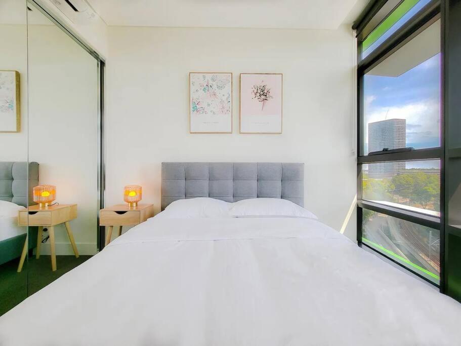 Apartment High Floor Views, Near Stadium And Parks Sydney