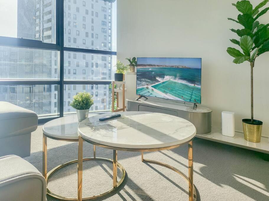 Apartment High Floor Views, Near Stadium And Parks Sydney