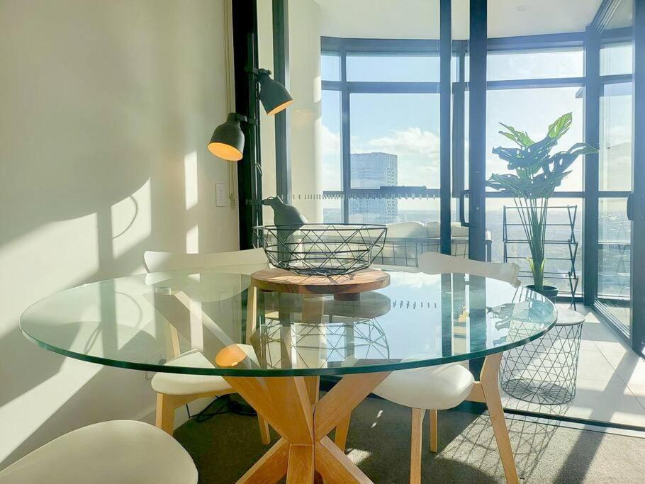 High Floor Views, Near Stadium And Parks Sydney