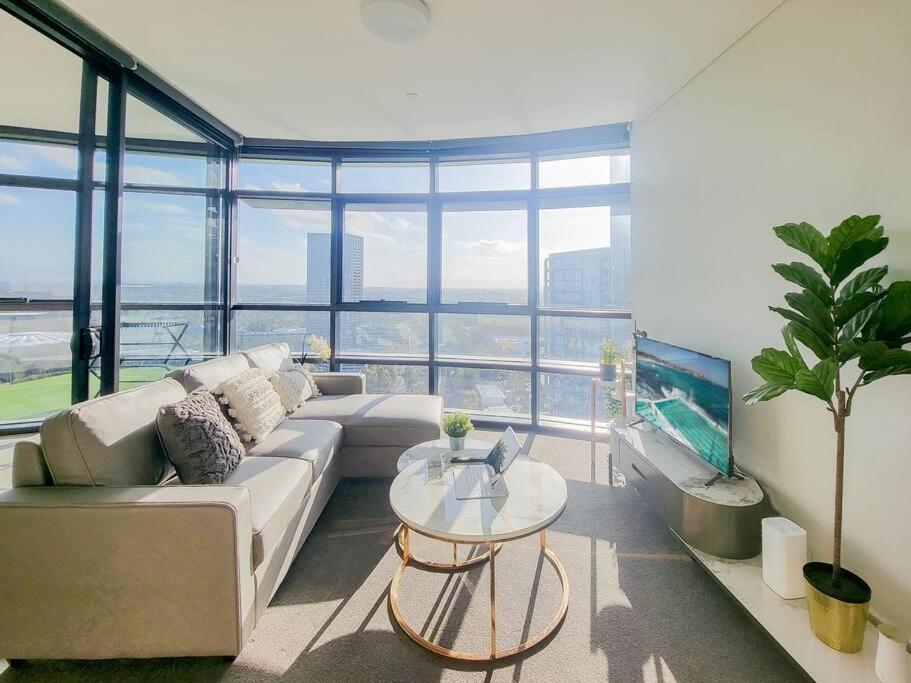 High Floor Views, Near Stadium And Parks * Sydney