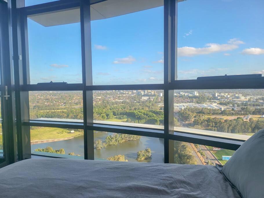 Apartment High Floor Views, Near Stadium And Parks Sydney